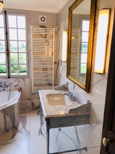 rénovation et decoration d'une salle de bain en salle de douche dans une maison à vieux port 27680