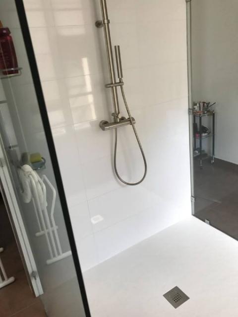 Rénovation d'une salle d'eau avec baignoire et douche à l'italienne dans une villa à DEAUVILLE 14800
