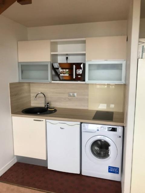 Rénovation complète d'une kitchenette dans un appartement à BENERVILLE SUR MER 14910