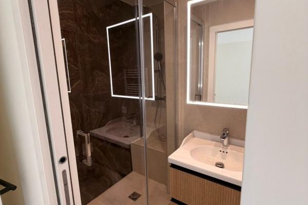 Transformation complète d'une salle d'eau sur la commune de Deauville