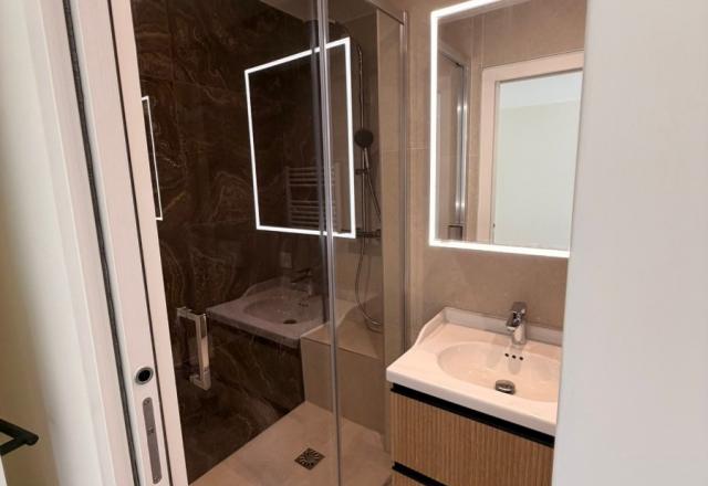 Transformation complète d'une salle d'eau sur la commune de Deauville