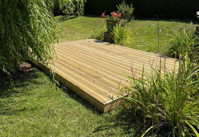 Création d'une terrasse dans un jardin sur la commune de Touques