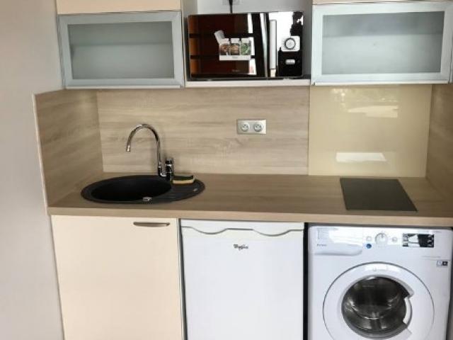 Rénovation complète d'une kitchenette dans un appartement à BENERVILLE SUR MER 14910