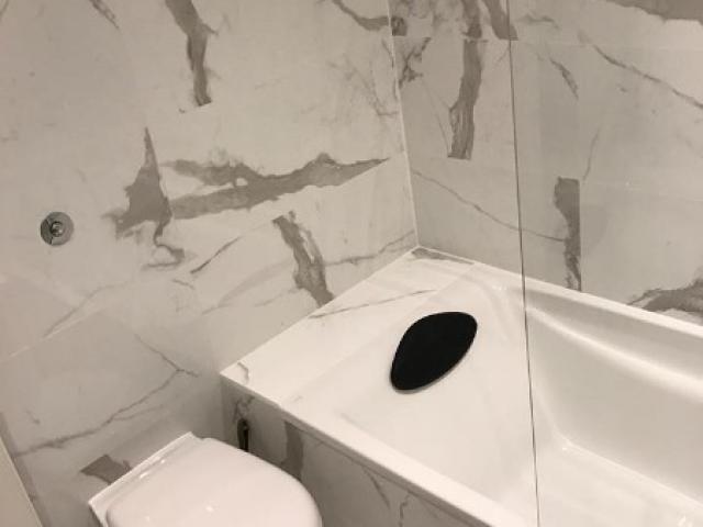 Rénovation d'une salle de bains en marbre à DEAUVILLE 14800
