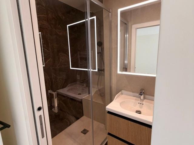 Transformation complète d'une salle d'eau sur la commune de Deauville