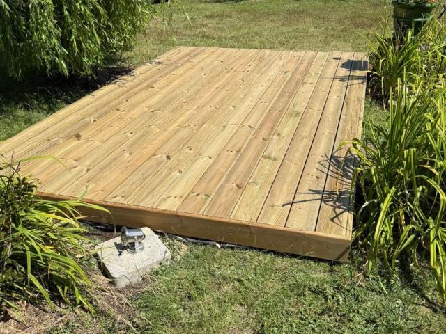 Création d'une terrasse dans un jardin sur la commune de Touques