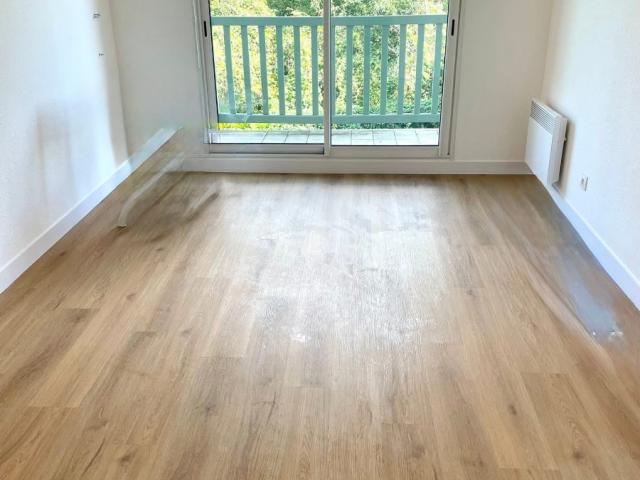 Réfection des sols d'un appartement en parquet sur la commune de Touques