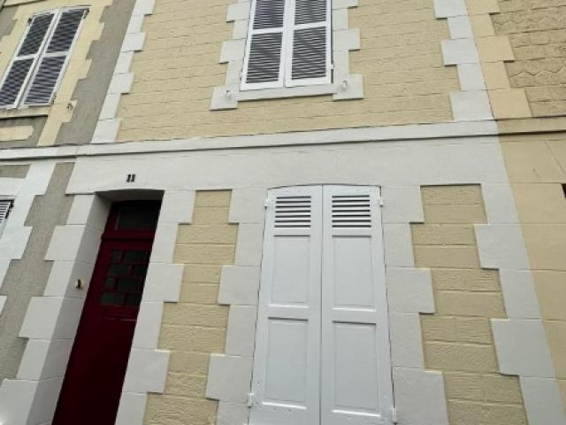 Ravalement d'une façade d'une maison sur la commune de Deauville